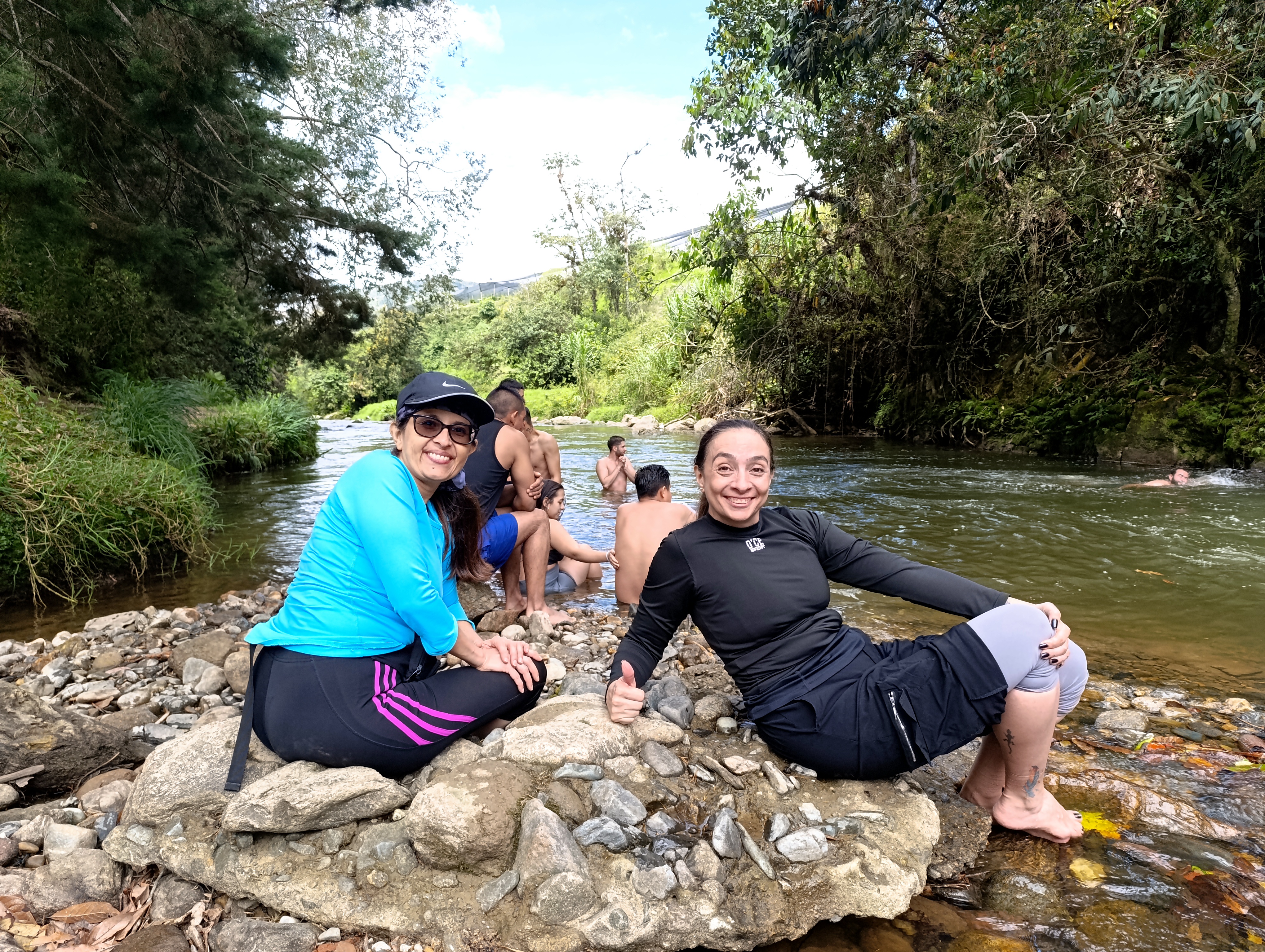 Viajeras Jacamará en el río